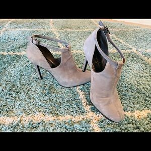 Jessica Simpson gray suede and leather heels.